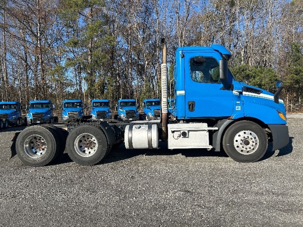 Day Cab Tractor-Heavy Duty Tractors-Freightliner-2019-T11664ST-Anderson-SC-448,645\n\t\tmiles-$ 40,000 - Image 8