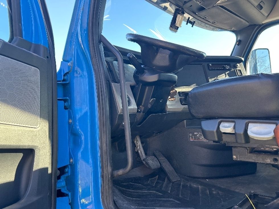 Day Cab Tractor-Heavy Duty Tractors-Freightliner-2019-T11664ST-Anderson-SC-448,645\n\t\tmiles-$ 40,000 - Image 9