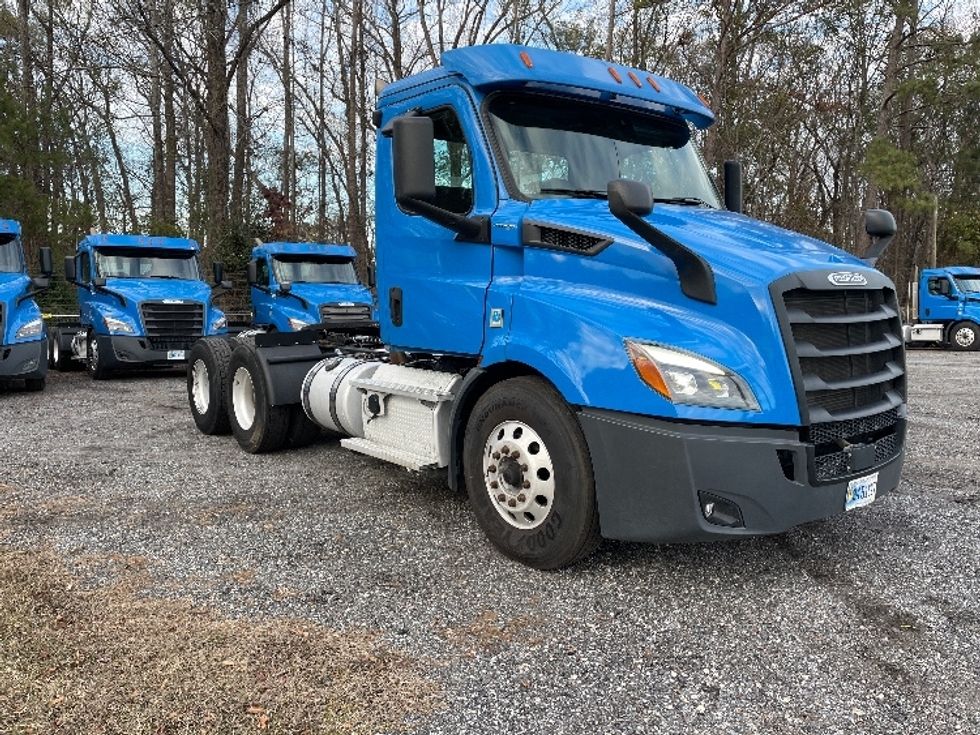 Day Cab Tractor-Heavy Duty Tractors-Freightliner-2019-T11664ST-Anderson-SC-459,151\n\t\tmiles-$ 39,250 - Image 1