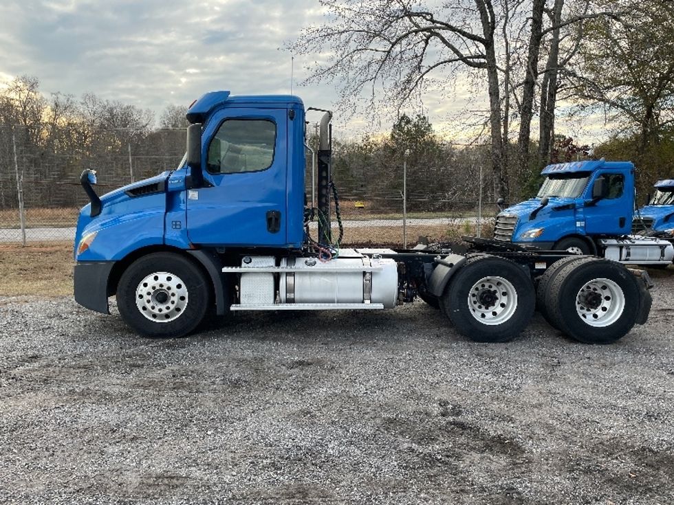Day Cab Tractor-Heavy Duty Tractors-Freightliner-2019-T11664ST-Anderson-SC-459,151\n\t\tmiles-$ 39,250 - Image 4