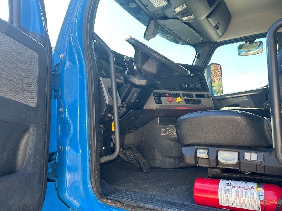 Day Cab Tractor-Heavy Duty Tractors-Freightliner-2019-T11664ST-Anderson-SC-459,151\n\t\tmiles-$ 39,250 - Image 9