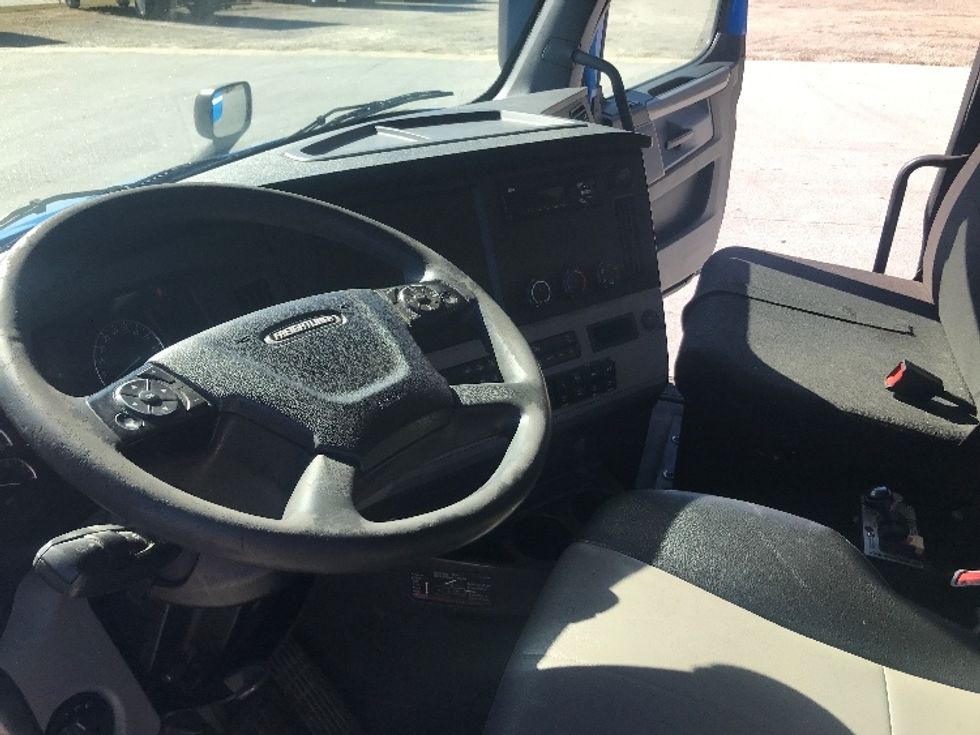 Day Cab Tractor-Heavy Duty Tractors-Freightliner-2019-T11664ST-Anderson-SC-459,888\n\t\tmiles-$ 39,250 - Image 10