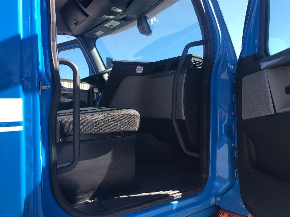 Day Cab Tractor-Heavy Duty Tractors-Freightliner-2019-T11664ST-Anderson-SC-459,888\n\t\tmiles-$ 39,250 - Image 12