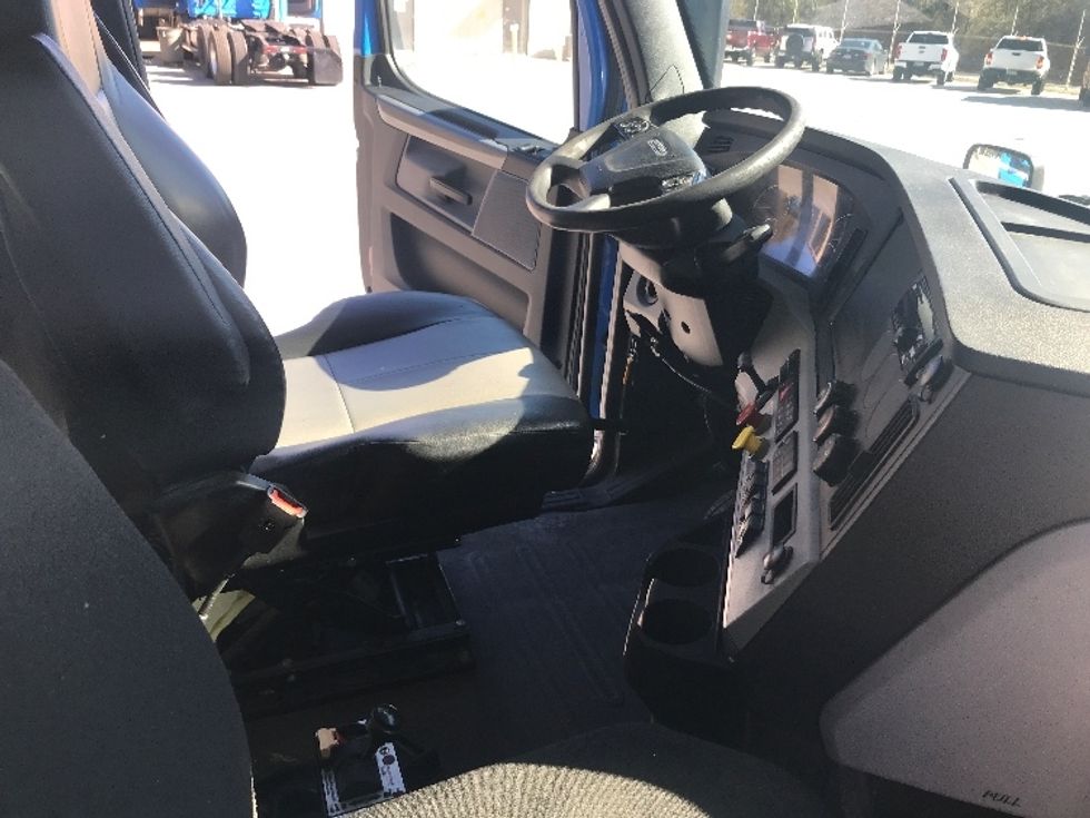 Day Cab Tractor-Heavy Duty Tractors-Freightliner-2019-T11664ST-Anderson-SC-459,888\n\t\tmiles-$ 39,250 - Image 14