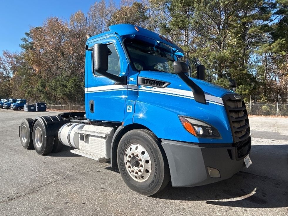 Day Cab Tractor-Heavy Duty Tractors-Freightliner-2019-T11664ST-Anderson-SC-461,822\n\t\tmiles-$ 39,250 - Image 1