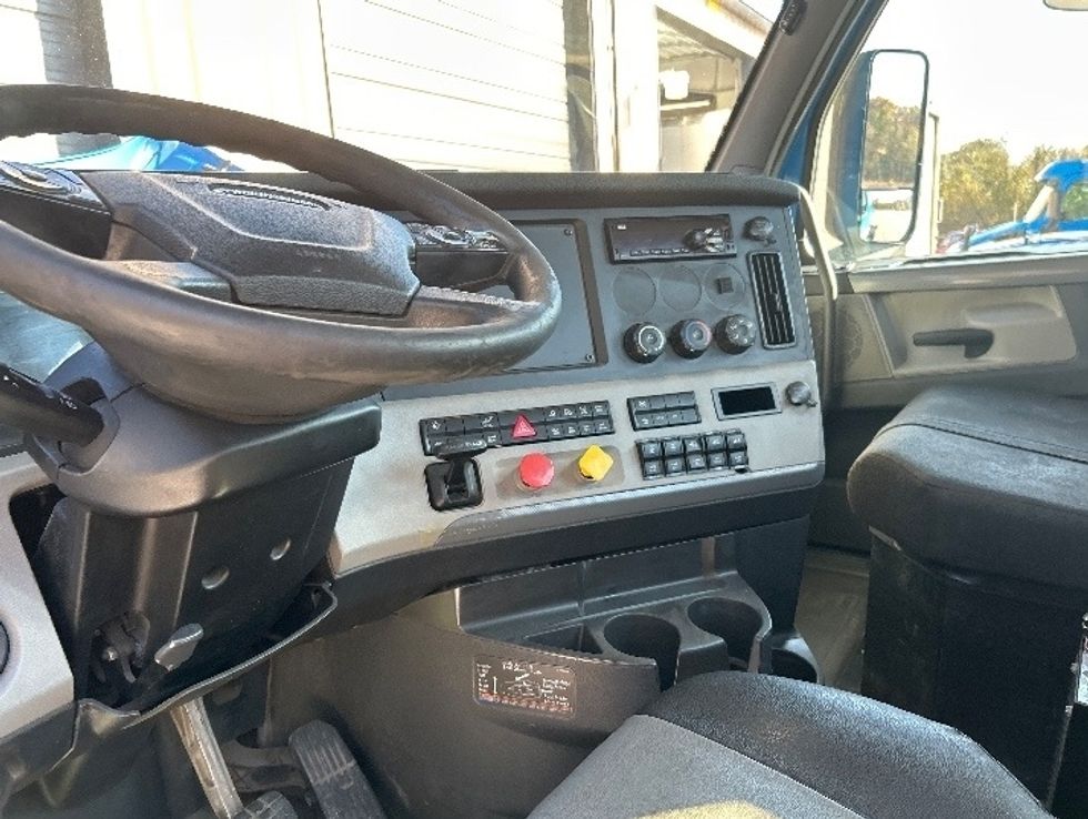 Day Cab Tractor-Heavy Duty Tractors-Freightliner-2019-T11664ST-Anderson-SC-461,822\n\t\tmiles-$ 39,250 - Image 10