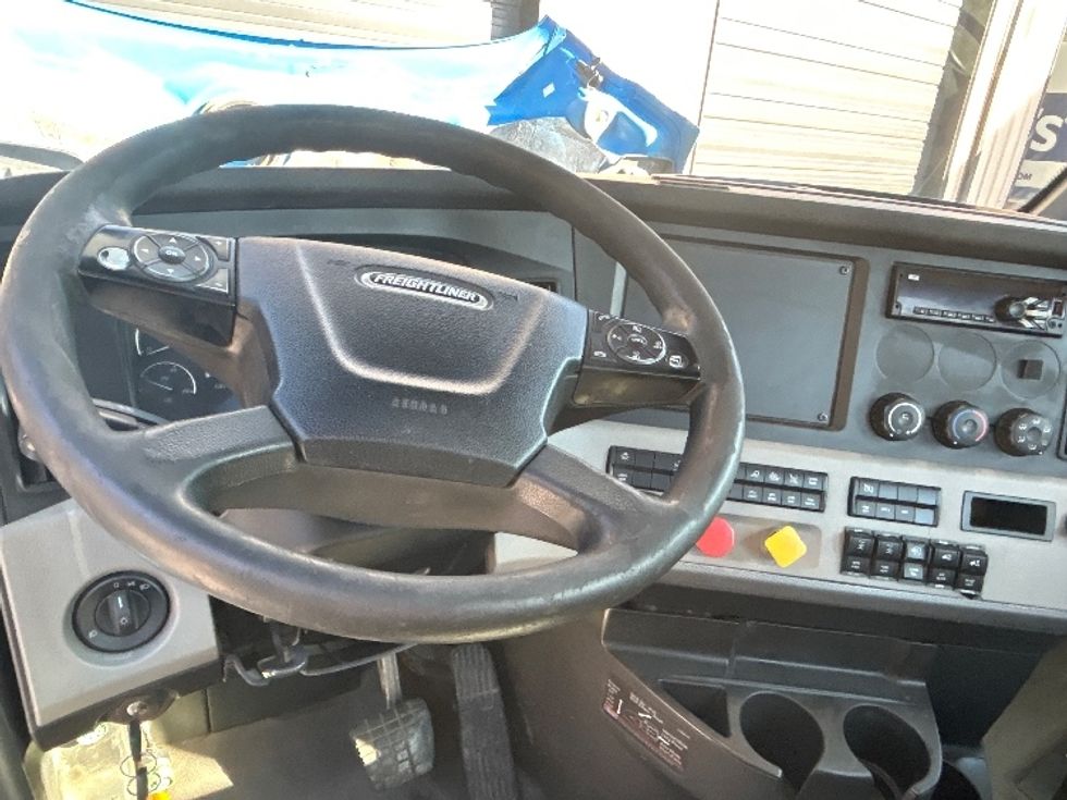 Day Cab Tractor-Heavy Duty Tractors-Freightliner-2019-T11664ST-Anderson-SC-461,822\n\t\tmiles-$ 39,250 - Image 11