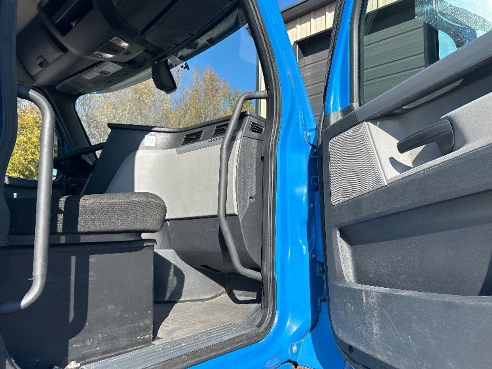 Day Cab Tractor-Heavy Duty Tractors-Freightliner-2019-T11664ST-Anderson-SC-461,822\n\t\tmiles-$ 39,250 - Image 12