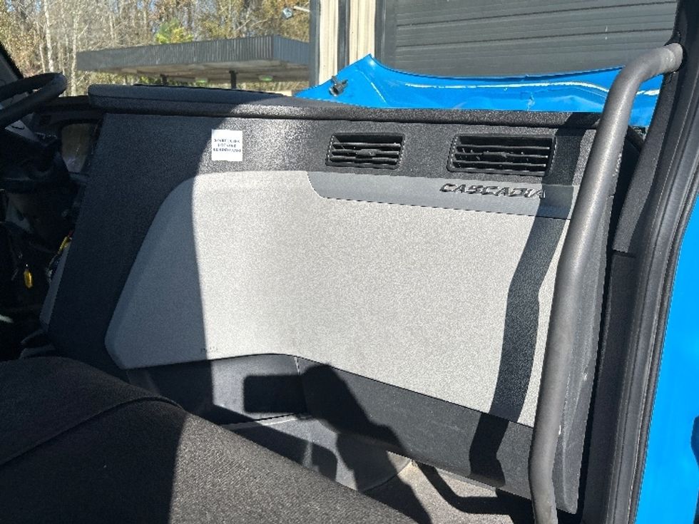 Day Cab Tractor-Heavy Duty Tractors-Freightliner-2019-T11664ST-Anderson-SC-461,822\n\t\tmiles-$ 39,250 - Image 13