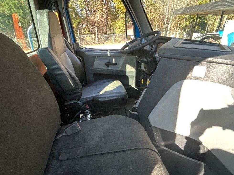 Day Cab Tractor-Heavy Duty Tractors-Freightliner-2019-T11664ST-Anderson-SC-461,822\n\t\tmiles-$ 39,250 - Image 14