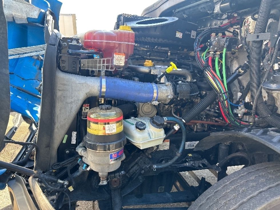 Day Cab Tractor-Heavy Duty Tractors-Freightliner-2019-T11664ST-Anderson-SC-461,822\n\t\tmiles-$ 39,250 - Image 16