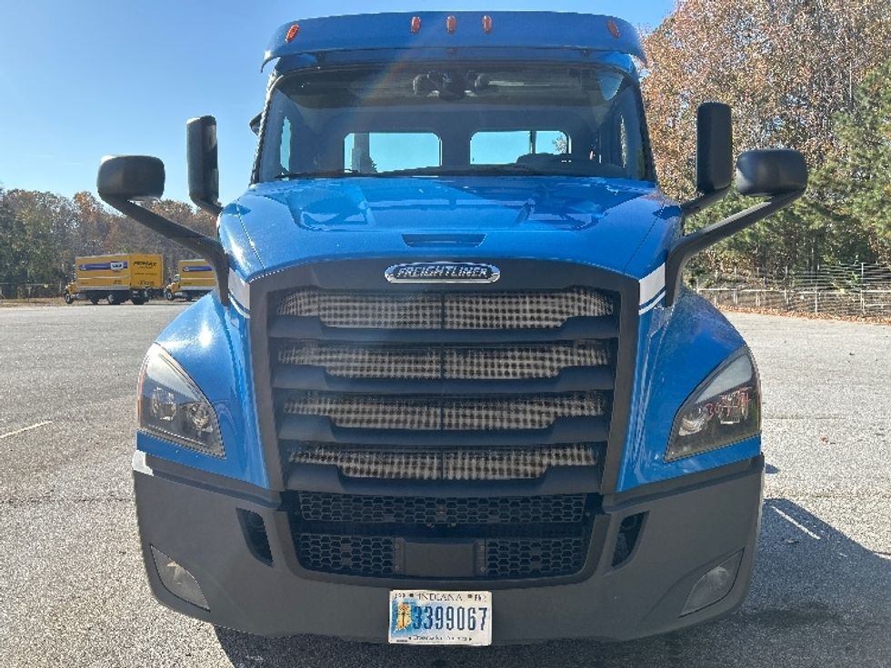 Day Cab Tractor-Heavy Duty Tractors-Freightliner-2019-T11664ST-Anderson-SC-461,822\n\t\tmiles-$ 39,250 - Image 2