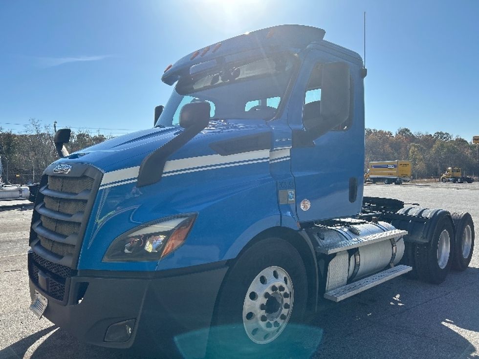 Day Cab Tractor-Heavy Duty Tractors-Freightliner-2019-T11664ST-Anderson-SC-461,822\n\t\tmiles-$ 39,250 - Image 3