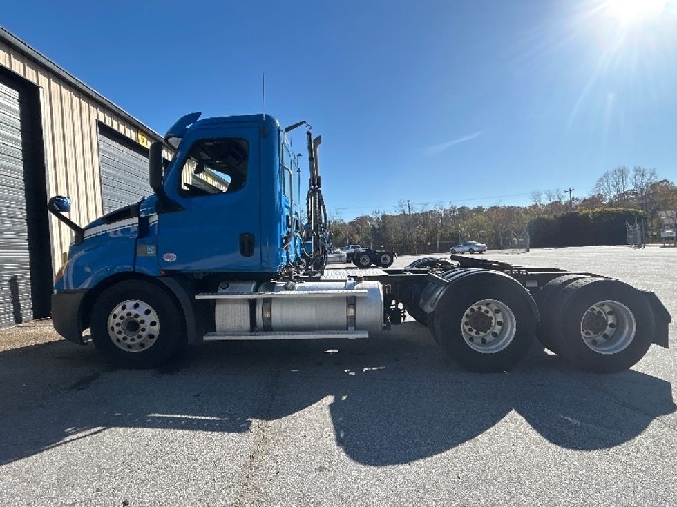 Day Cab Tractor-Heavy Duty Tractors-Freightliner-2019-T11664ST-Anderson-SC-461,822\n\t\tmiles-$ 39,250 - Image 4