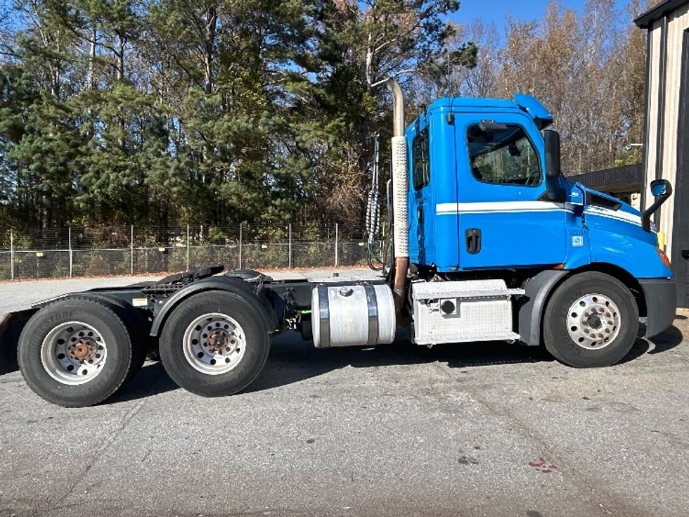 Day Cab Tractor-Heavy Duty Tractors-Freightliner-2019-T11664ST-Anderson-SC-461,822\n\t\tmiles-$ 39,250 - Image 8