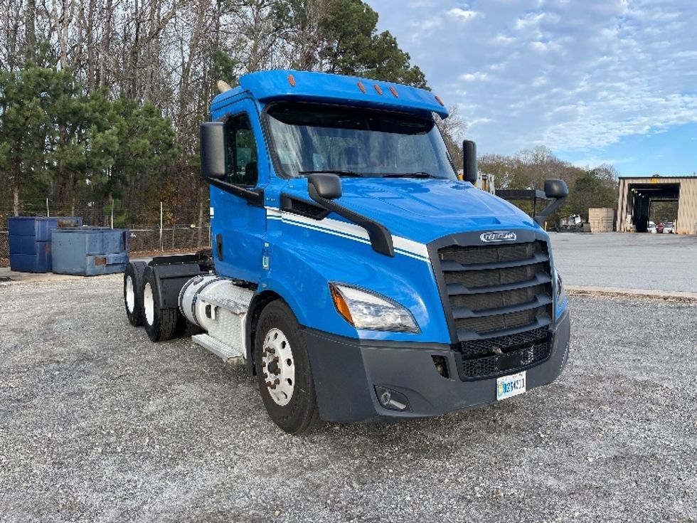 Day Cab Tractor-Heavy Duty Tractors-Freightliner-2019-T11664ST-Anderson-SC-487,382\n\t\tmiles-$ 37,750 - Image 1