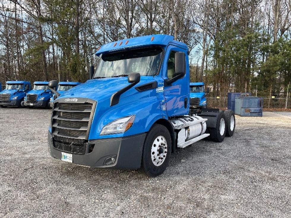 Day Cab Tractor-Heavy Duty Tractors-Freightliner-2019-T11664ST-Anderson-SC-487,382\n\t\tmiles-$ 37,750 - Image 3