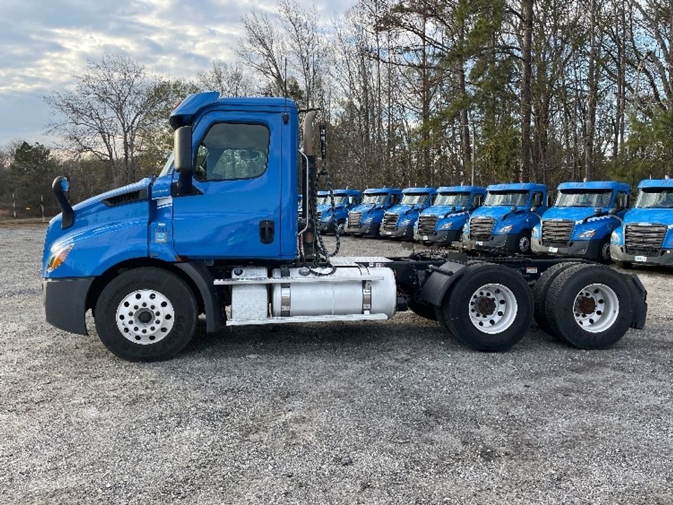 Day Cab Tractor-Heavy Duty Tractors-Freightliner-2019-T11664ST-Anderson-SC-487,382\n\t\tmiles-$ 37,750 - Image 4