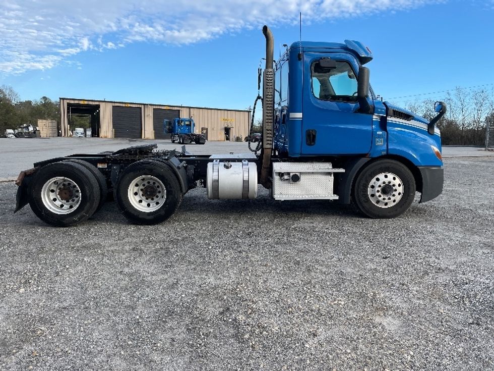 Day Cab Tractor-Heavy Duty Tractors-Freightliner-2019-T11664ST-Anderson-SC-487,382\n\t\tmiles-$ 37,750 - Image 8