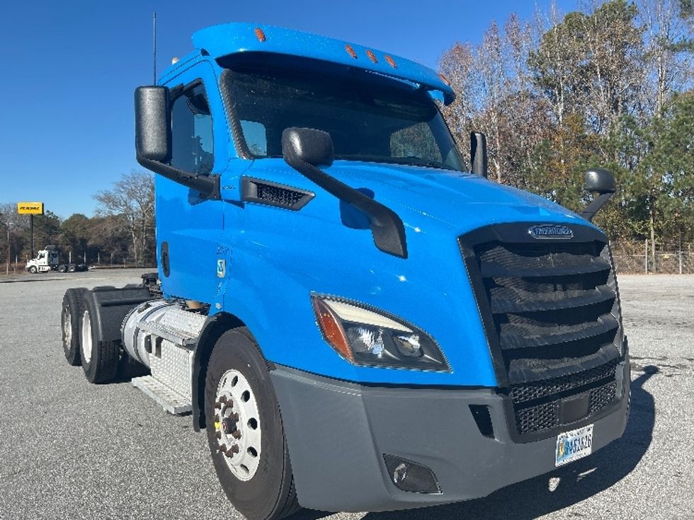 Day Cab Tractor-Heavy Duty Tractors-Freightliner-2019-T11664ST-Anderson-SC-503,493\n\t\tmiles-$ 36,500 - Image 1