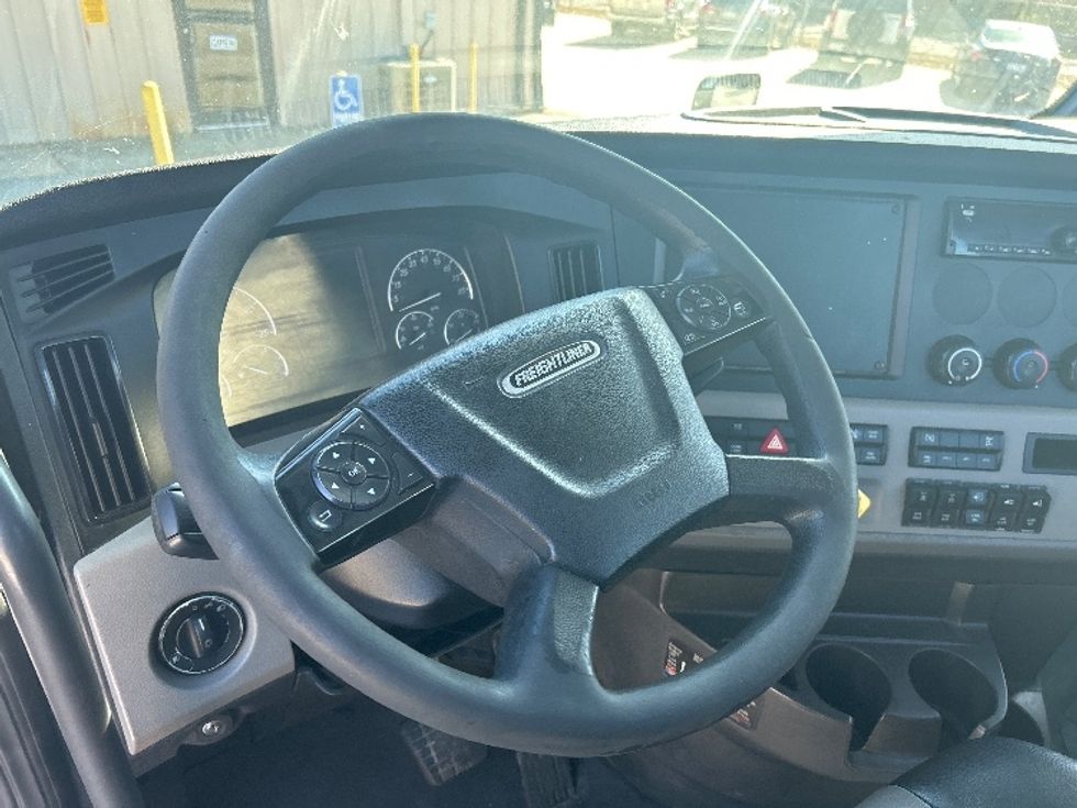 Day Cab Tractor-Heavy Duty Tractors-Freightliner-2019-T11664ST-Anderson-SC-503,493\n\t\tmiles-$ 36,500 - Image 10
