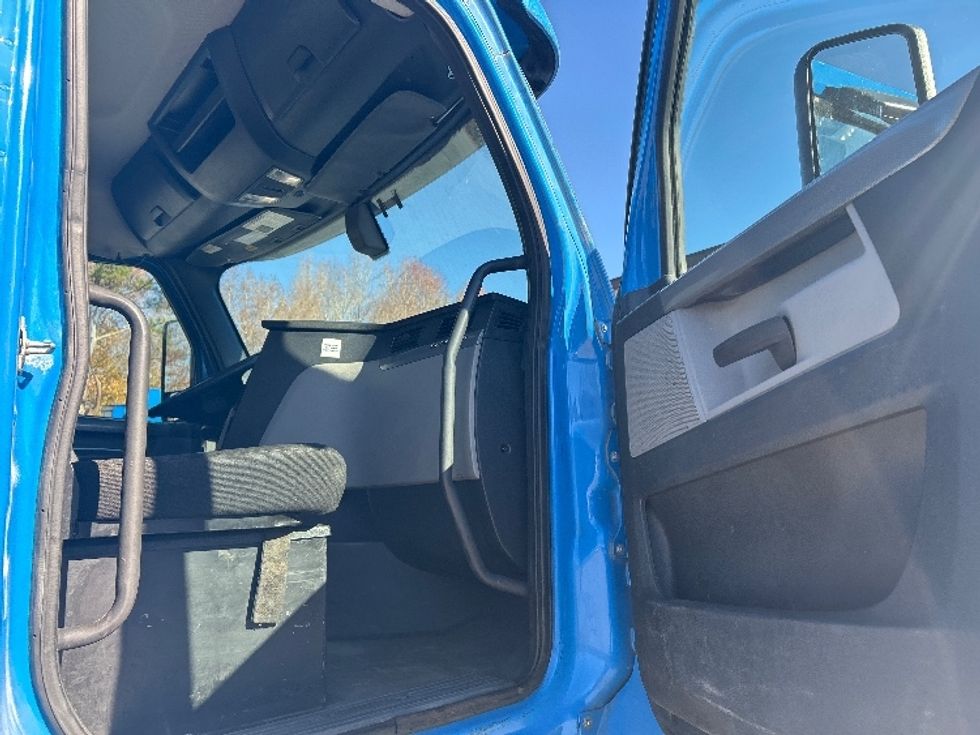 Day Cab Tractor-Heavy Duty Tractors-Freightliner-2019-T11664ST-Anderson-SC-503,493\n\t\tmiles-$ 36,500 - Image 11