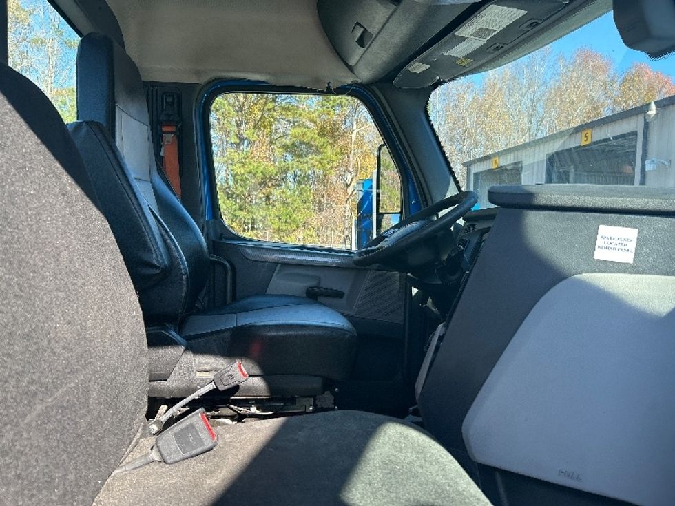 Day Cab Tractor-Heavy Duty Tractors-Freightliner-2019-T11664ST-Anderson-SC-503,493\n\t\tmiles-$ 36,500 - Image 13