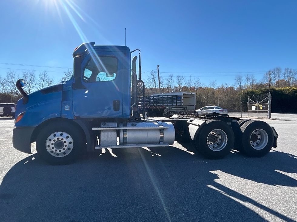 Day Cab Tractor-Heavy Duty Tractors-Freightliner-2019-T11664ST-Anderson-SC-503,493\n\t\tmiles-$ 36,500 - Image 4