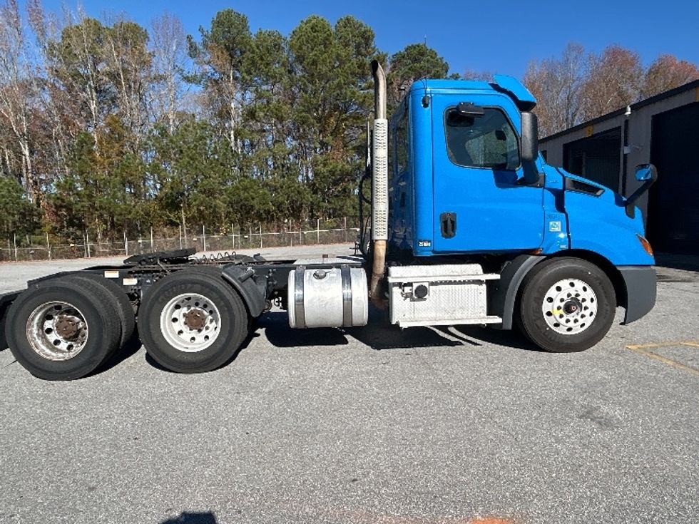 Day Cab Tractor-Heavy Duty Tractors-Freightliner-2019-T11664ST-Anderson-SC-503,493\n\t\tmiles-$ 36,500 - Image 8