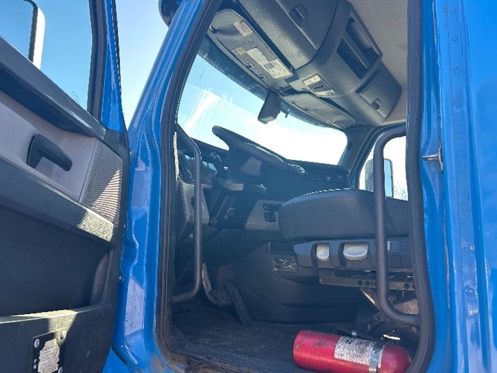 Day Cab Tractor-Heavy Duty Tractors-Freightliner-2019-T11664ST-Anderson-SC-503,493\n\t\tmiles-$ 36,500 - Image 9