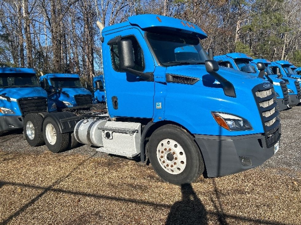 Day Cab Tractor-Heavy Duty Tractors-Freightliner-2019-T11664ST-Anderson-SC-505,160\n\t\tmiles-$ 36,250 - Image 1