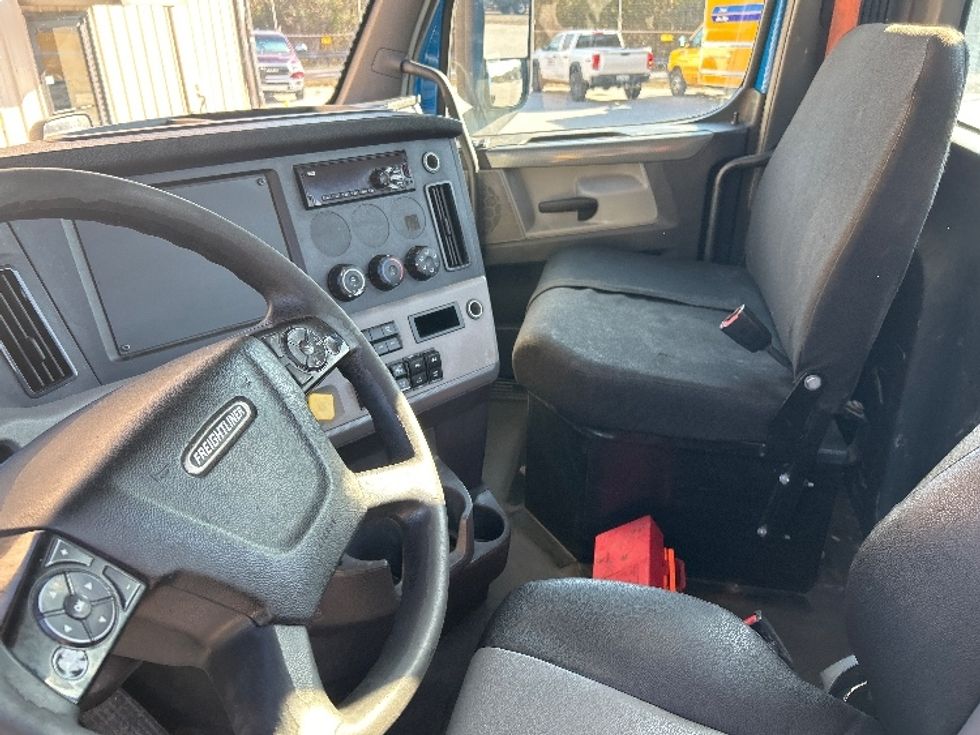 Day Cab Tractor-Heavy Duty Tractors-Freightliner-2019-T11664ST-Anderson-SC-505,160\n\t\tmiles-$ 36,250 - Image 10