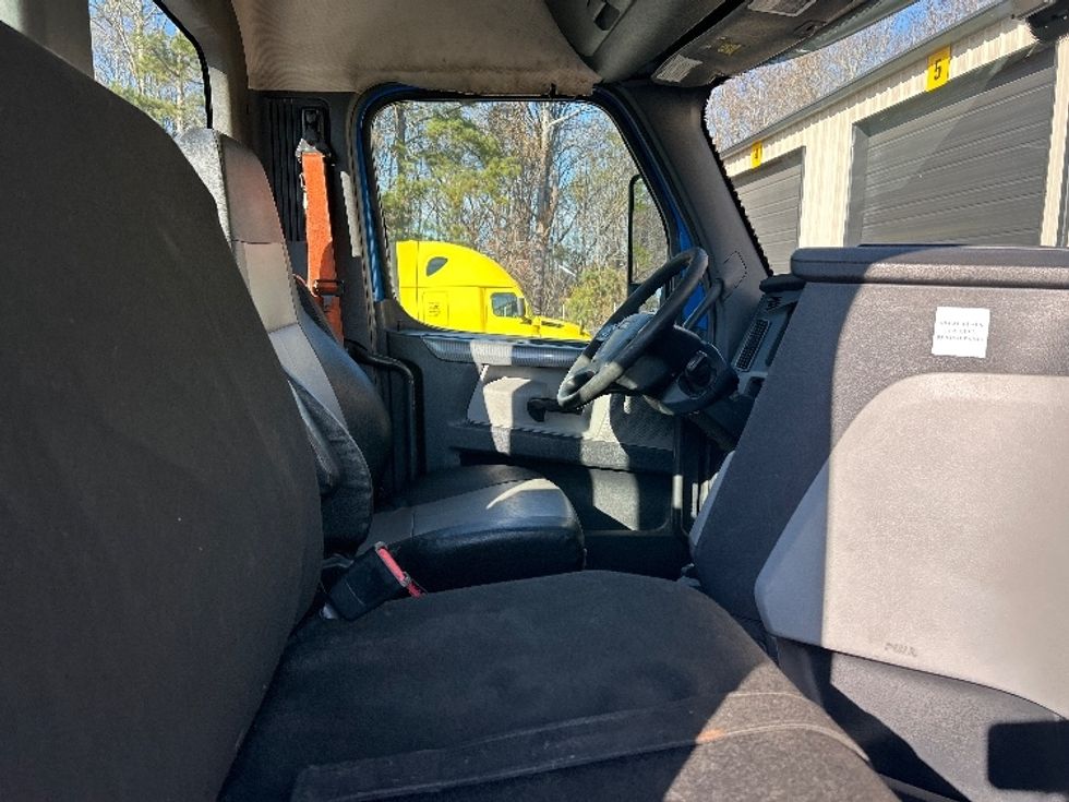 Day Cab Tractor-Heavy Duty Tractors-Freightliner-2019-T11664ST-Anderson-SC-505,160\n\t\tmiles-$ 36,250 - Image 14