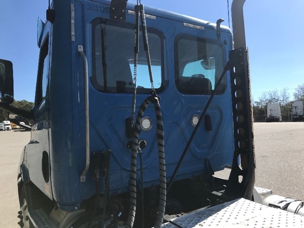 Day Cab Tractor-Heavy Duty Tractors-Freightliner-2019-T11664ST-Anderson-SC-505,160\n\t\tmiles-$ 36,250 - Image 17