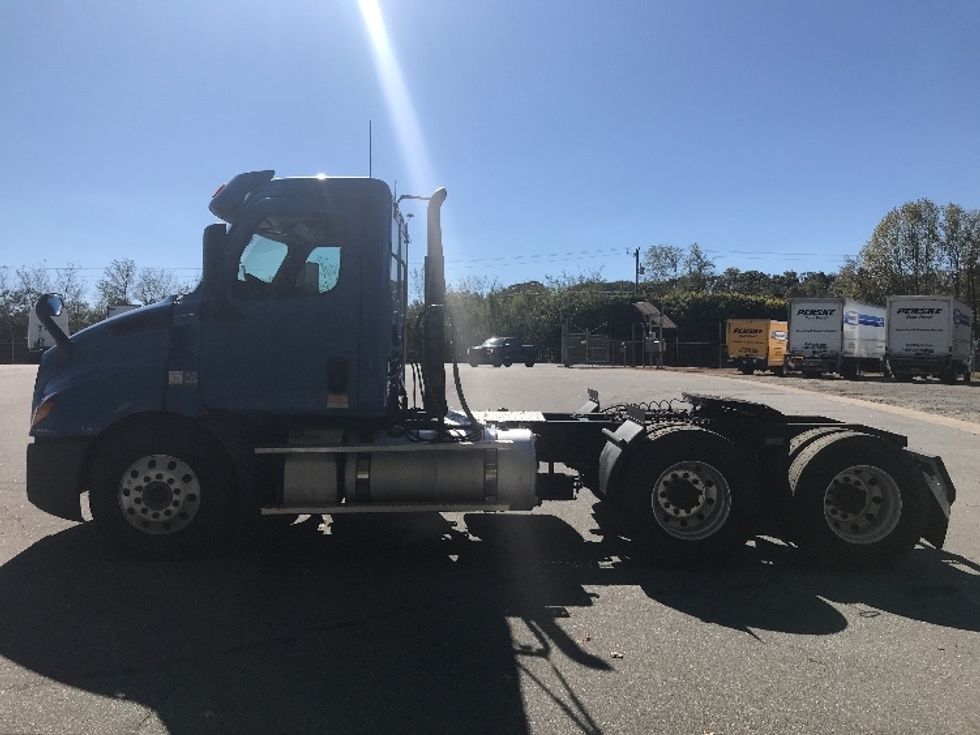 Day Cab Tractor-Heavy Duty Tractors-Freightliner-2019-T11664ST-Anderson-SC-505,160\n\t\tmiles-$ 36,250 - Image 4