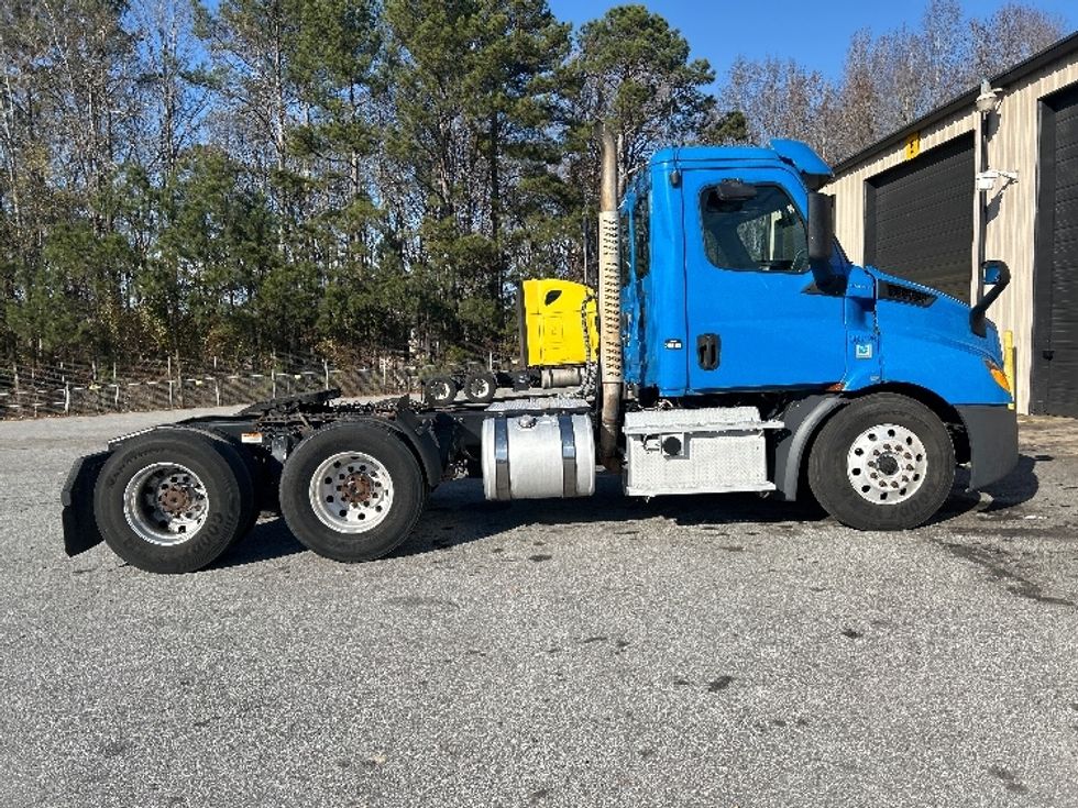 Day Cab Tractor-Heavy Duty Tractors-Freightliner-2019-T11664ST-Anderson-SC-505,160\n\t\tmiles-$ 36,250 - Image 8