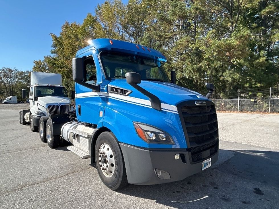Day Cab Tractor-Heavy Duty Tractors-Freightliner-2019-T11664ST-Anderson-SC-519,059\n\t\tmiles-$ 35,000 - Image 1
