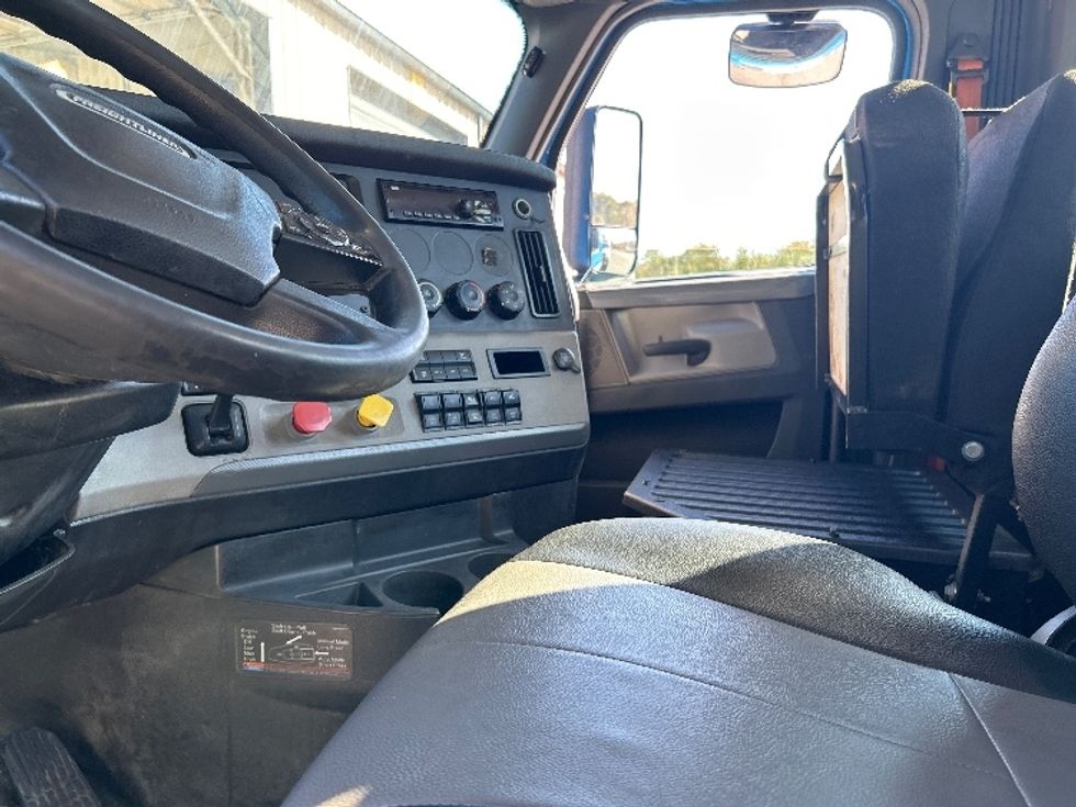 Day Cab Tractor-Heavy Duty Tractors-Freightliner-2019-T11664ST-Anderson-SC-519,059\n\t\tmiles-$ 35,000 - Image 10