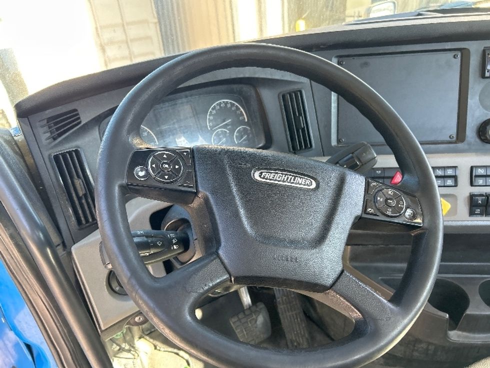 Day Cab Tractor-Heavy Duty Tractors-Freightliner-2019-T11664ST-Anderson-SC-519,059\n\t\tmiles-$ 35,000 - Image 11