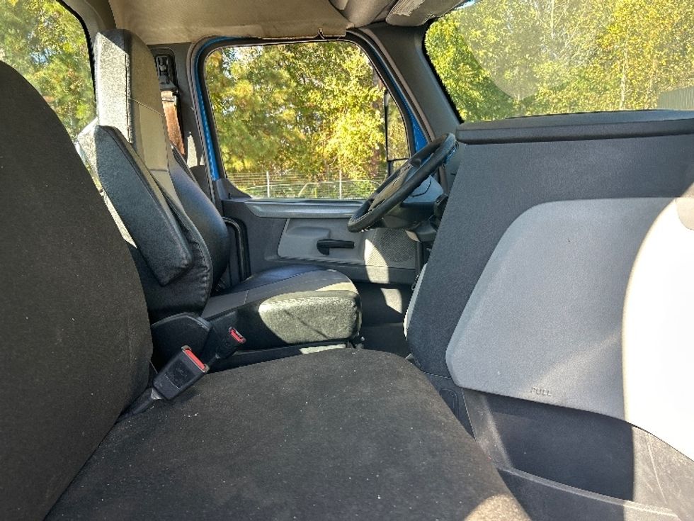 Day Cab Tractor-Heavy Duty Tractors-Freightliner-2019-T11664ST-Anderson-SC-519,059\n\t\tmiles-$ 35,000 - Image 14