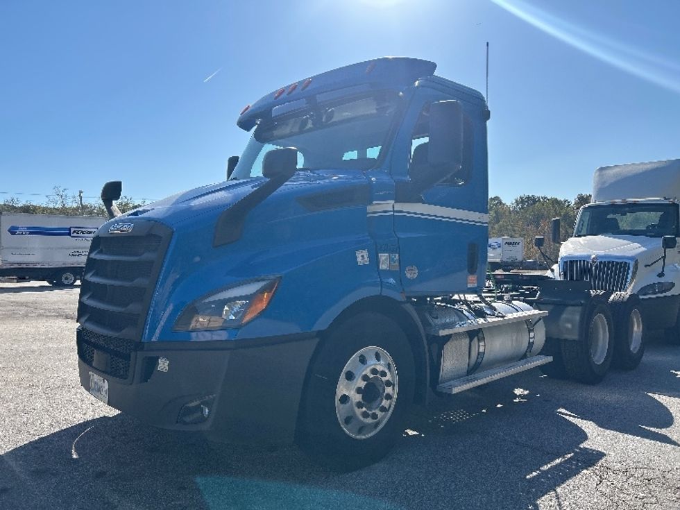 Day Cab Tractor-Heavy Duty Tractors-Freightliner-2019-T11664ST-Anderson-SC-519,059\n\t\tmiles-$ 35,000 - Image 3