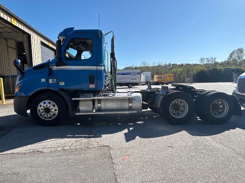 Day Cab Tractor-Heavy Duty Tractors-Freightliner-2019-T11664ST-Anderson-SC-519,059\n\t\tmiles-$ 35,000 - Image 4