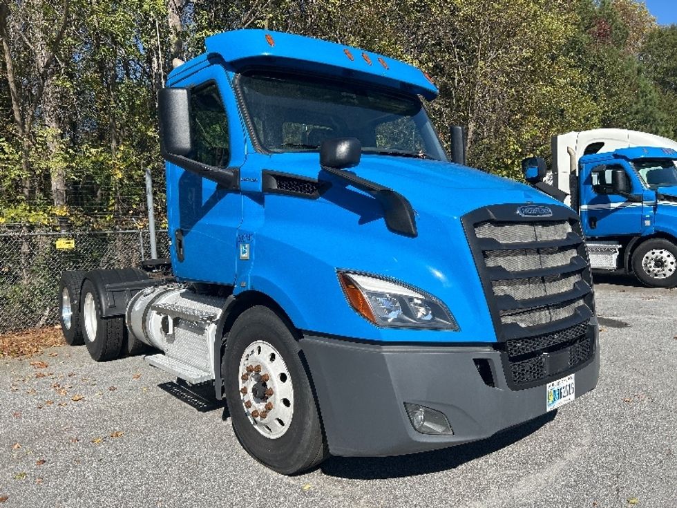 Day Cab Tractor-Heavy Duty Tractors-Freightliner-2019-T11664ST-Anderson-SC-531,165\n\t\tmiles-$ 34,000 - Image 1