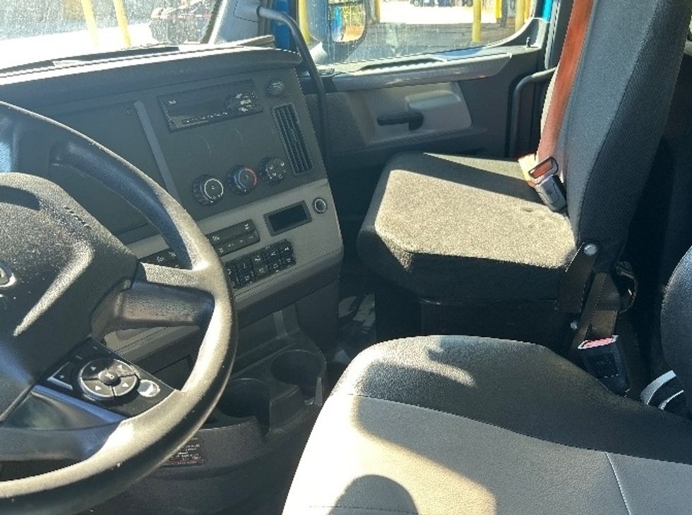 Day Cab Tractor-Heavy Duty Tractors-Freightliner-2019-T11664ST-Anderson-SC-531,165\n\t\tmiles-$ 34,000 - Image 10