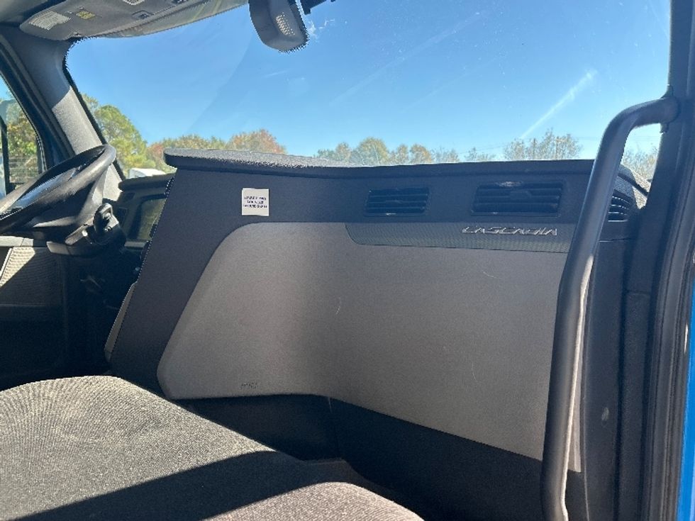 Day Cab Tractor-Heavy Duty Tractors-Freightliner-2019-T11664ST-Anderson-SC-531,165\n\t\tmiles-$ 34,000 - Image 13