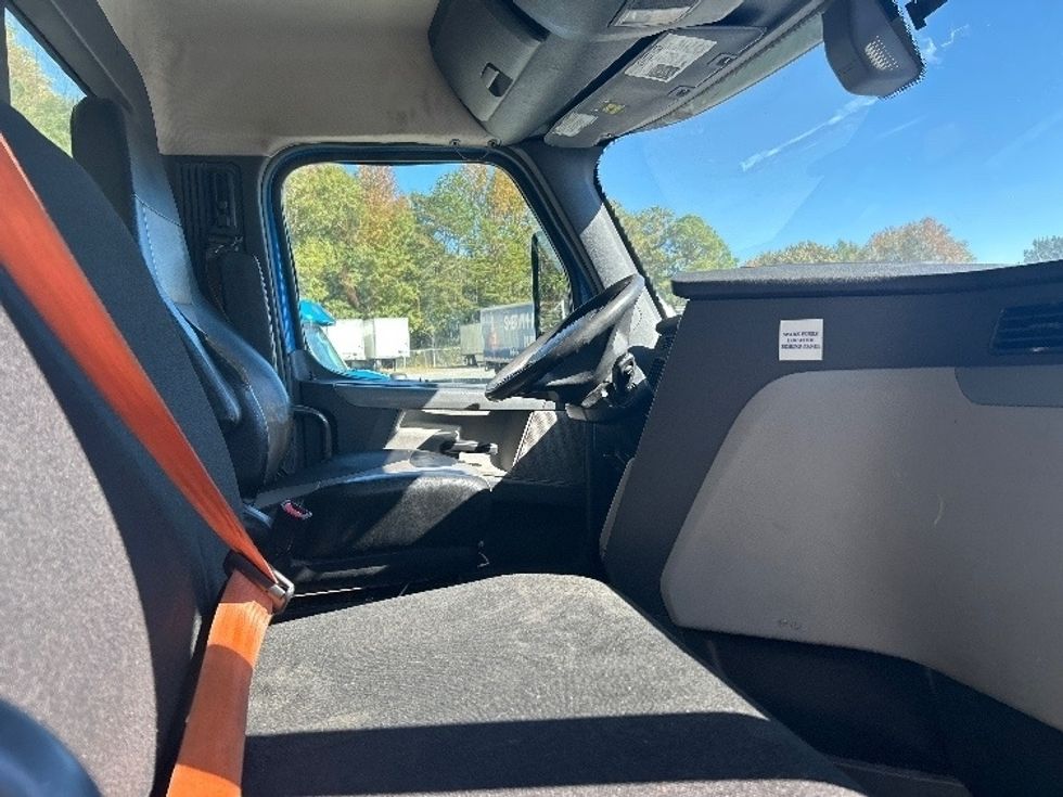 Day Cab Tractor-Heavy Duty Tractors-Freightliner-2019-T11664ST-Anderson-SC-531,165\n\t\tmiles-$ 34,000 - Image 14