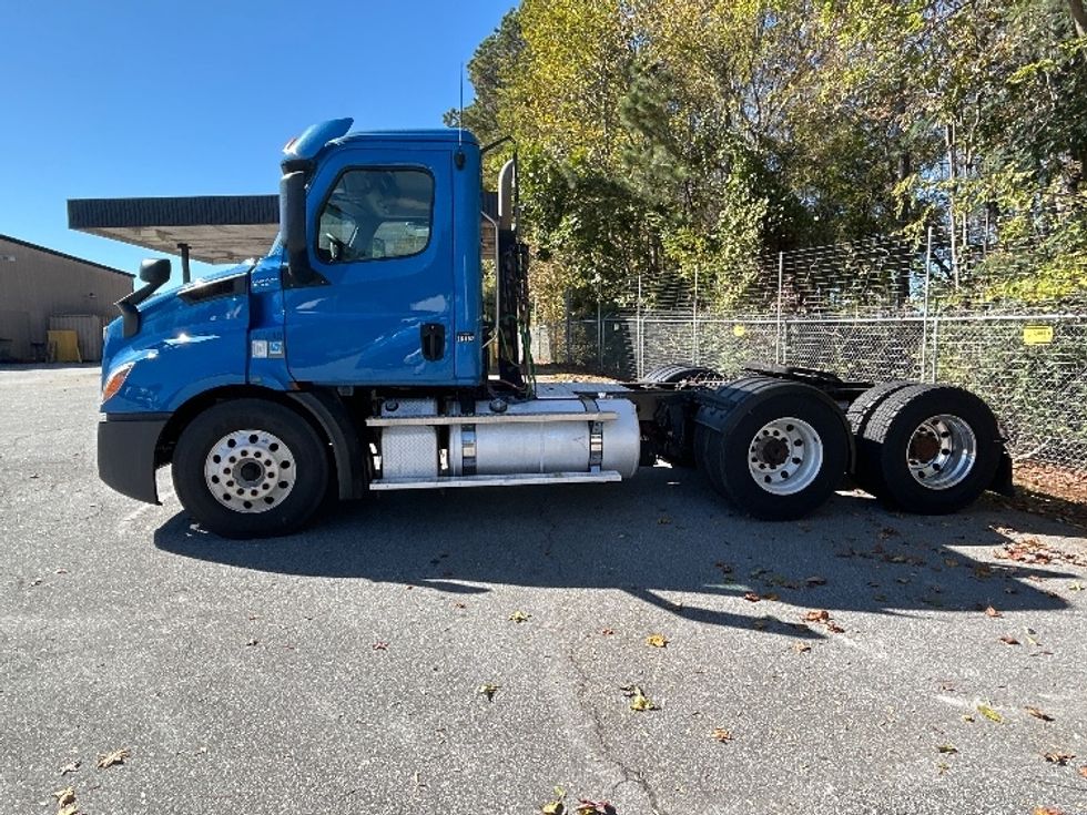 Day Cab Tractor-Heavy Duty Tractors-Freightliner-2019-T11664ST-Anderson-SC-531,165\n\t\tmiles-$ 34,000 - Image 4