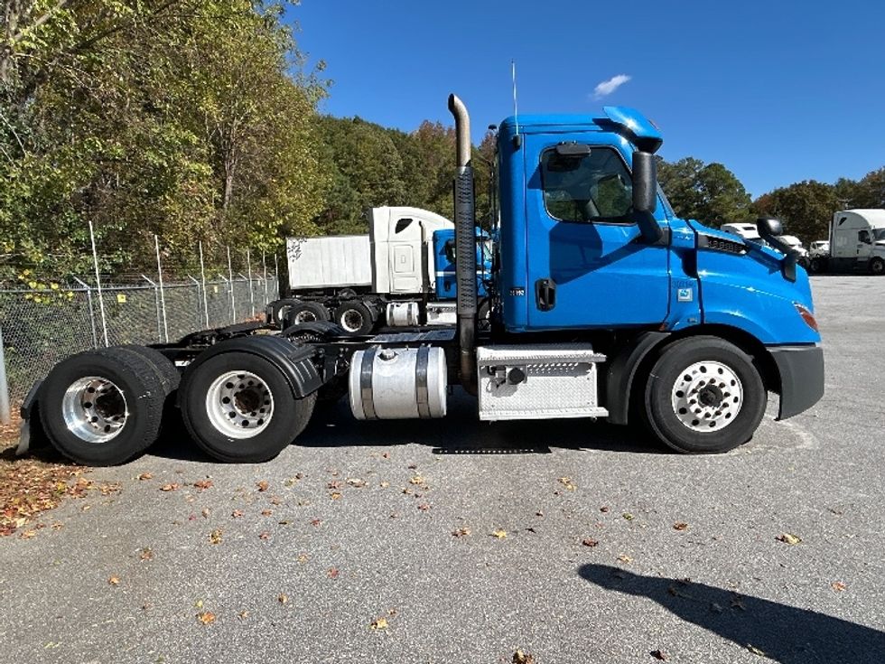 Day Cab Tractor-Heavy Duty Tractors-Freightliner-2019-T11664ST-Anderson-SC-531,165\n\t\tmiles-$ 34,000 - Image 8