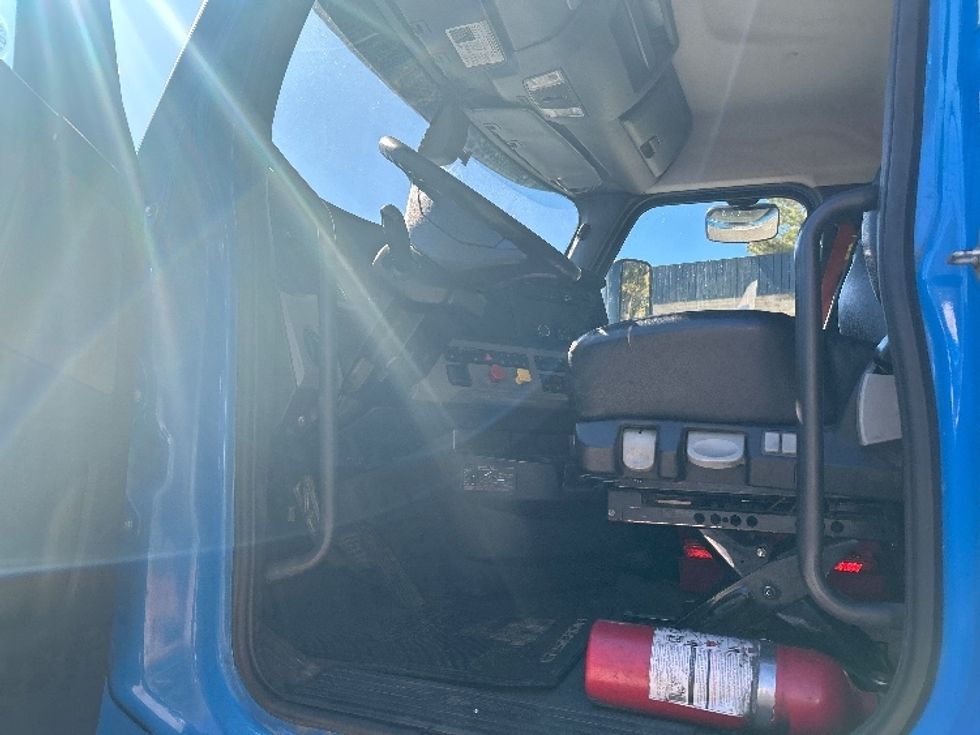 Day Cab Tractor-Heavy Duty Tractors-Freightliner-2019-T11664ST-Anderson-SC-531,165\n\t\tmiles-$ 34,000 - Image 9