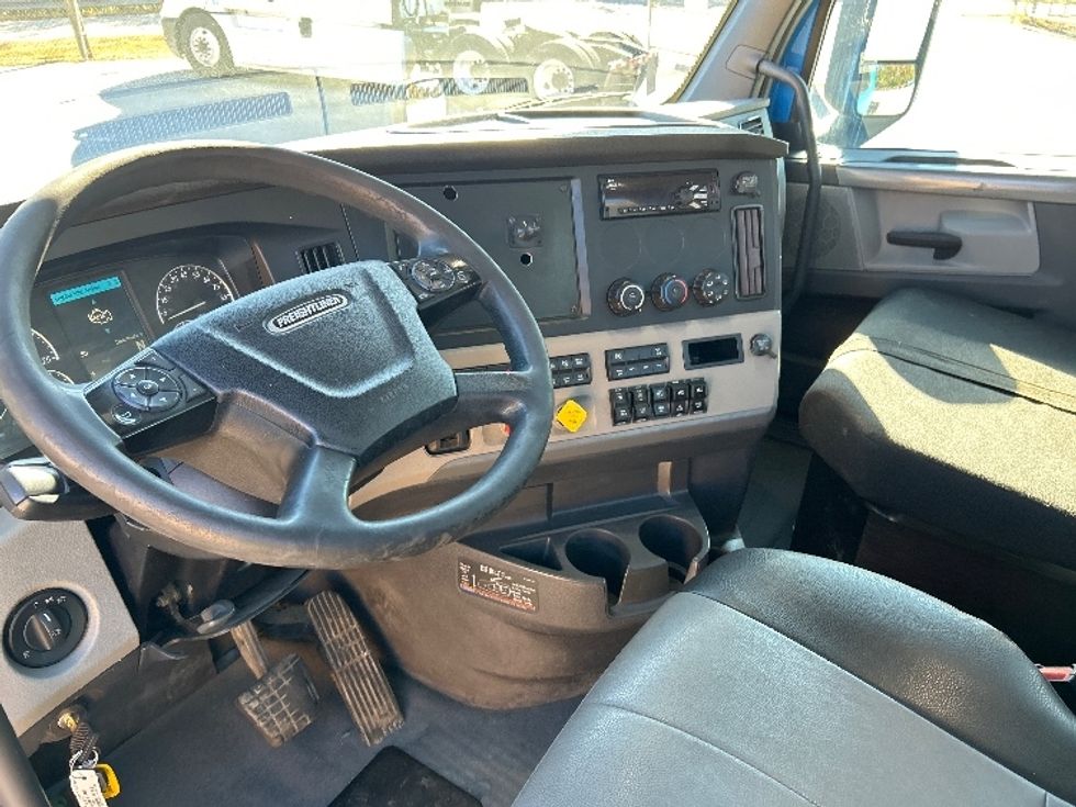 Day Cab Tractor-Heavy Duty Tractors-Freightliner-2019-T11664ST-Anderson-SC-536,497\n\t\tmiles-$ 33,500 - Image 10